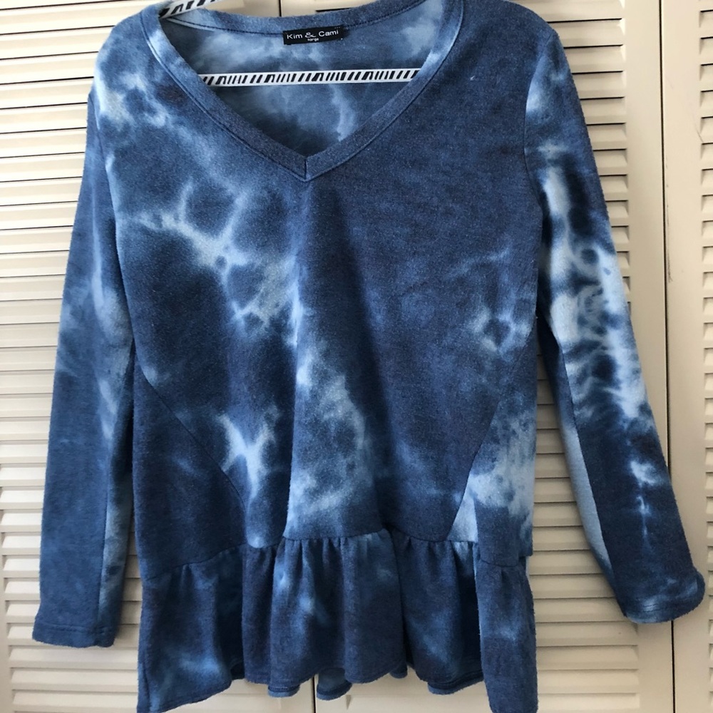 Kim & Cami Size Large Long Sleeve V-Neck Top - blue tie dye